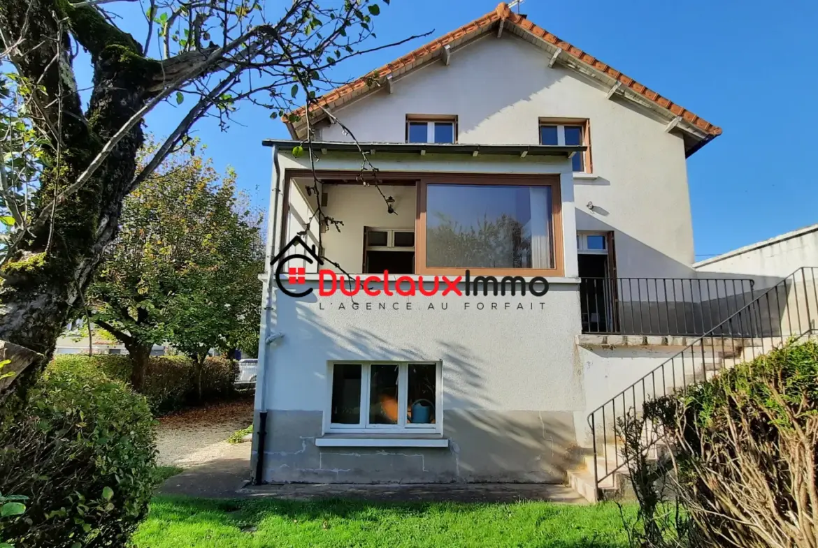 Maison en pierre à Aurillac avec jardin et terrasse 