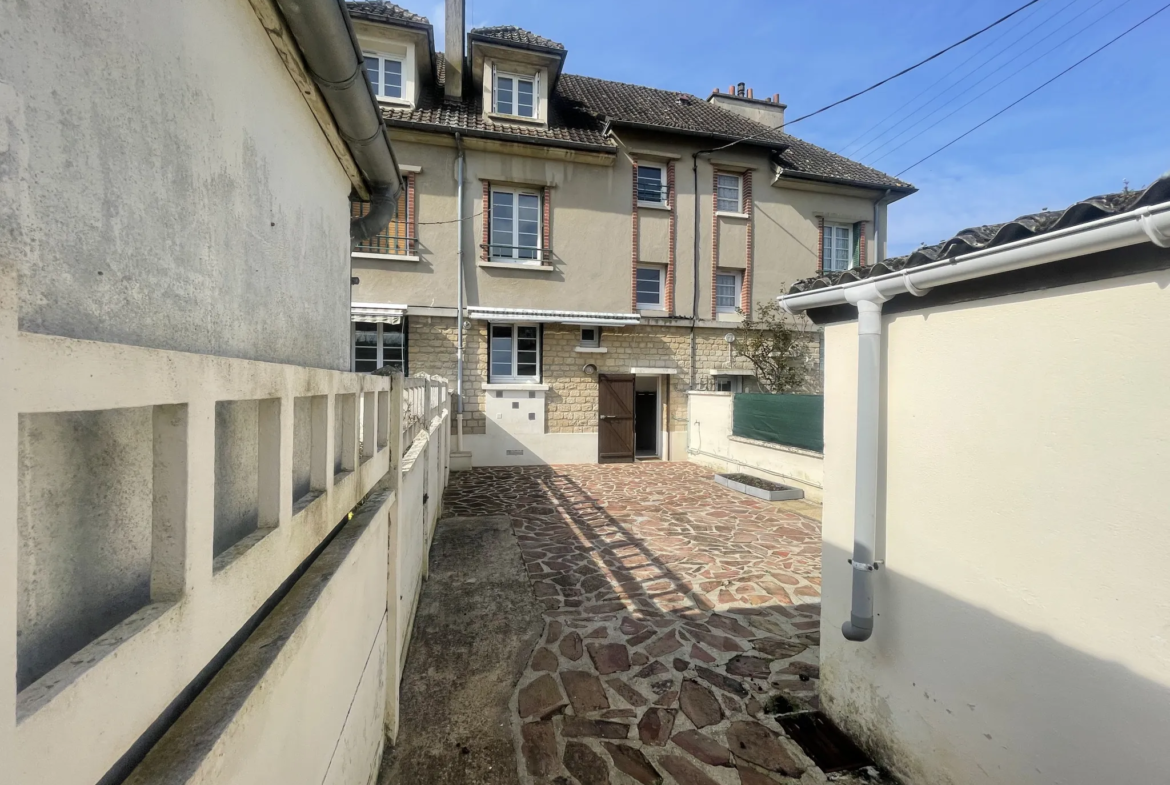 Maison de ville spacieuse à Vimoutiers - 118 000 € 