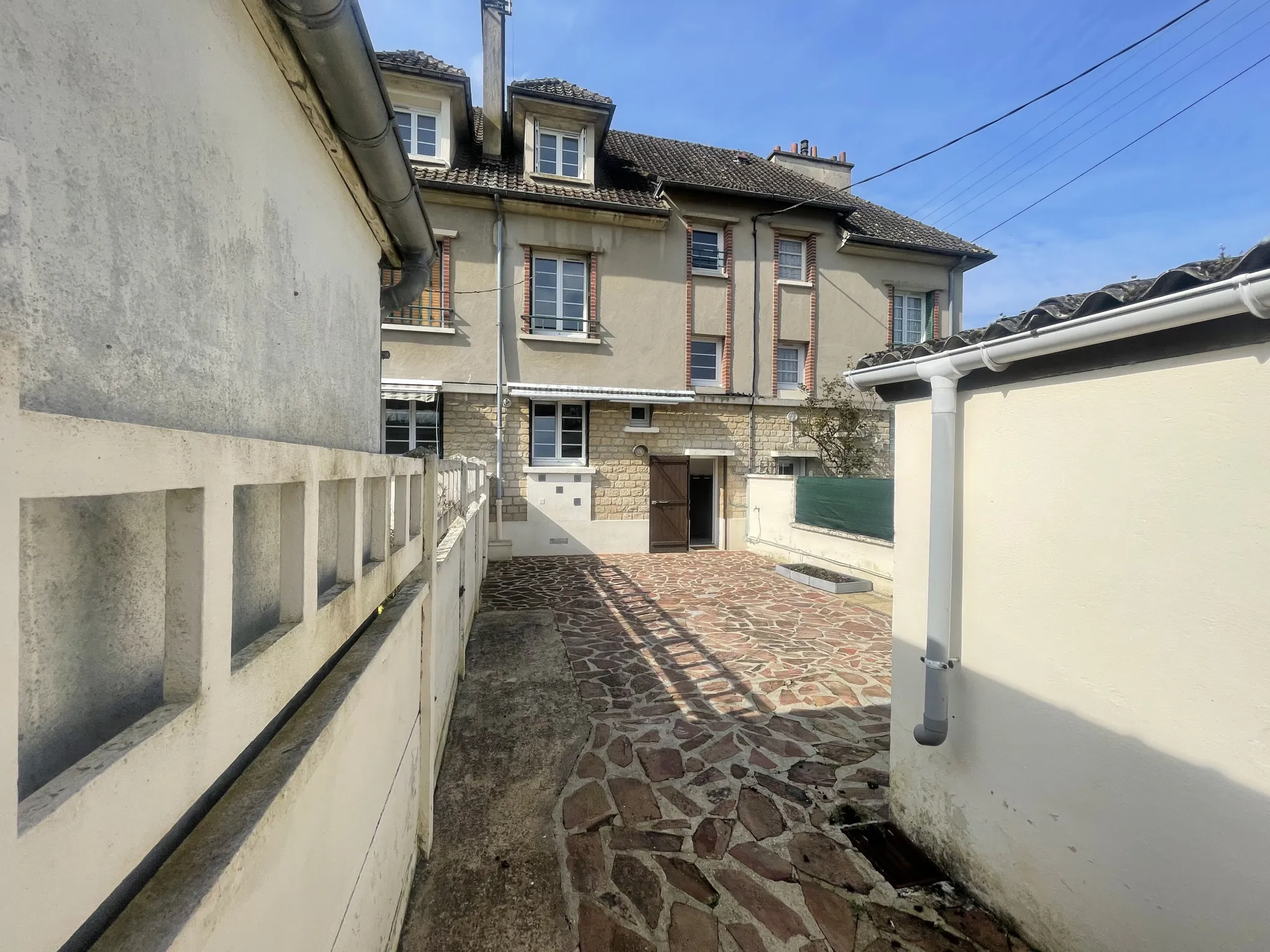 Maison de ville spacieuse à Vimoutiers - 118 000 € 