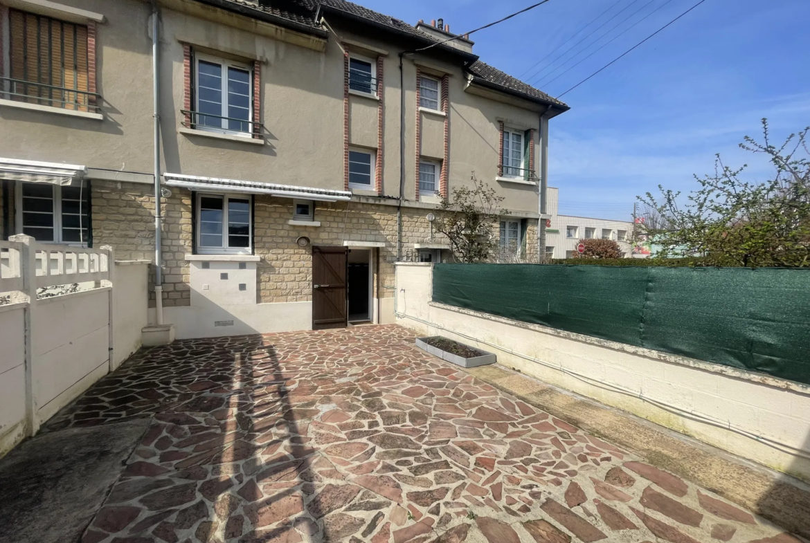 Maison de ville spacieuse à Vimoutiers - 118 000 € 