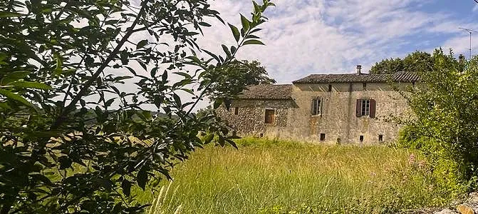 Mas à rénover à Saint Marcel de Careiret - 179 000 € 