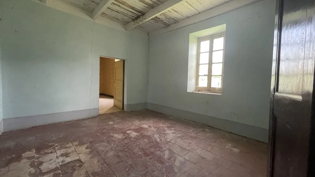 Mas à rénover à Saint Marcel de Careiret - 179 000 € 