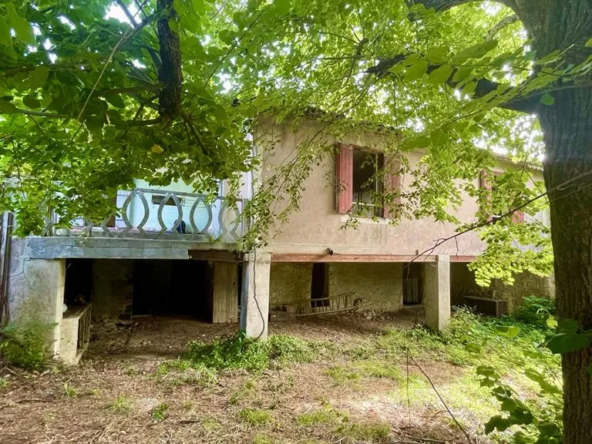 Mas à rénover à Saint Marcel de Careiret - 179 000 €