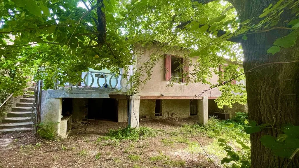 Mas à rénover à Saint Marcel de Careiret - 179 000 € 