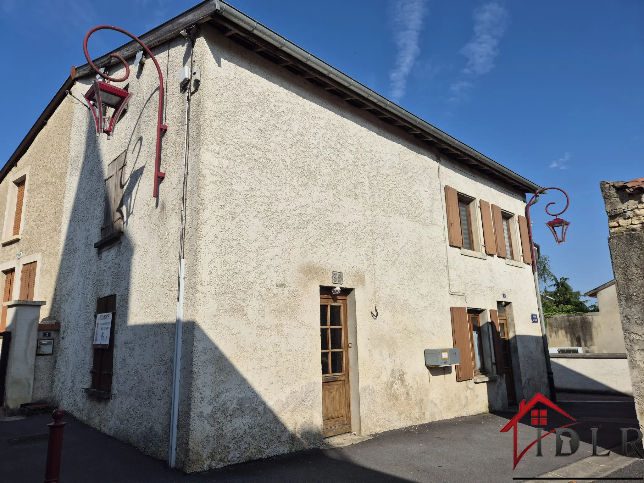 Immeuble à conforter avec 2 appartements à Montreuil sur Blaise 