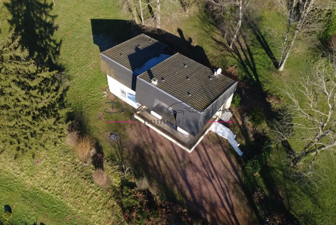 Maison d'architecte à Thizy-les-Bourgs avec vue panoramique 