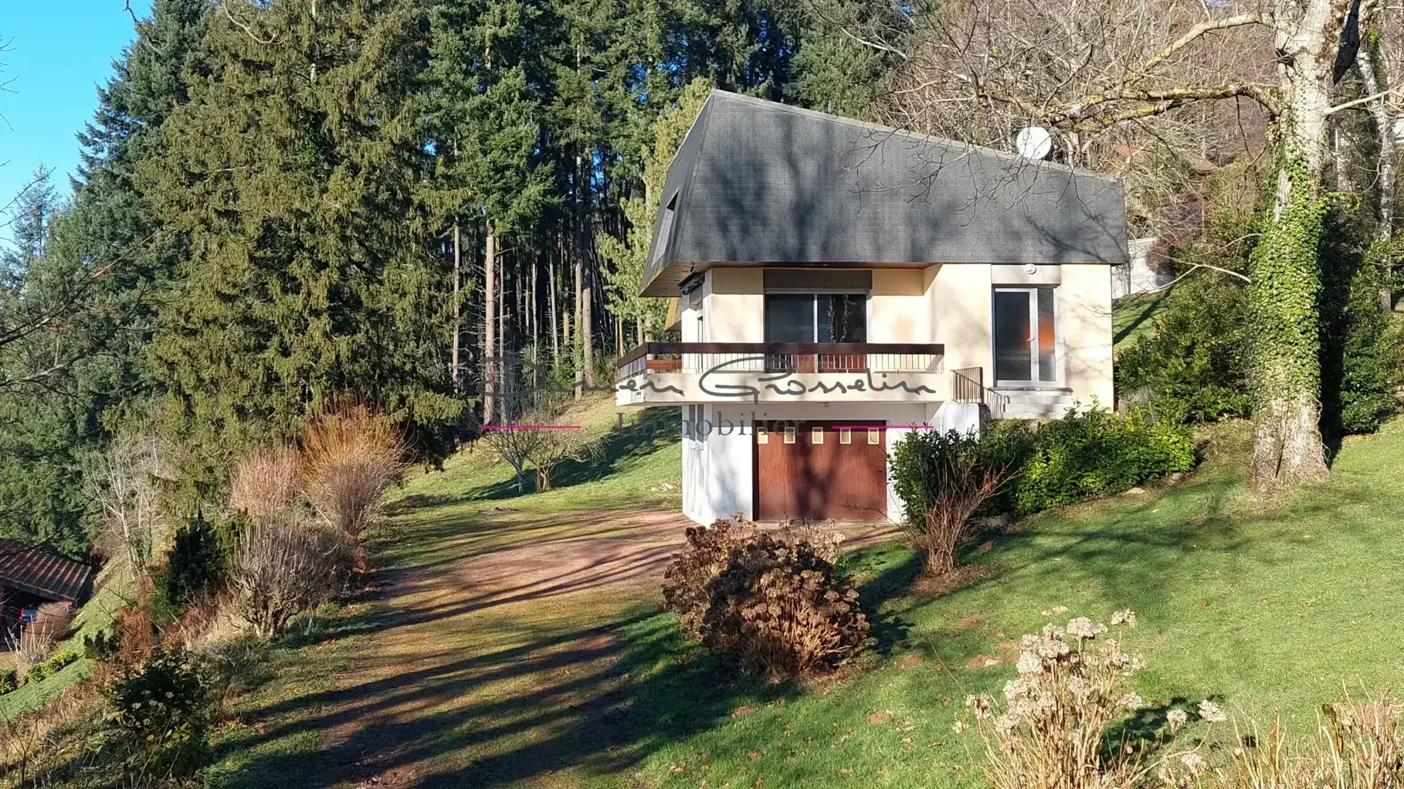 Maison d'architecte à Thizy-les-Bourgs avec vue panoramique 