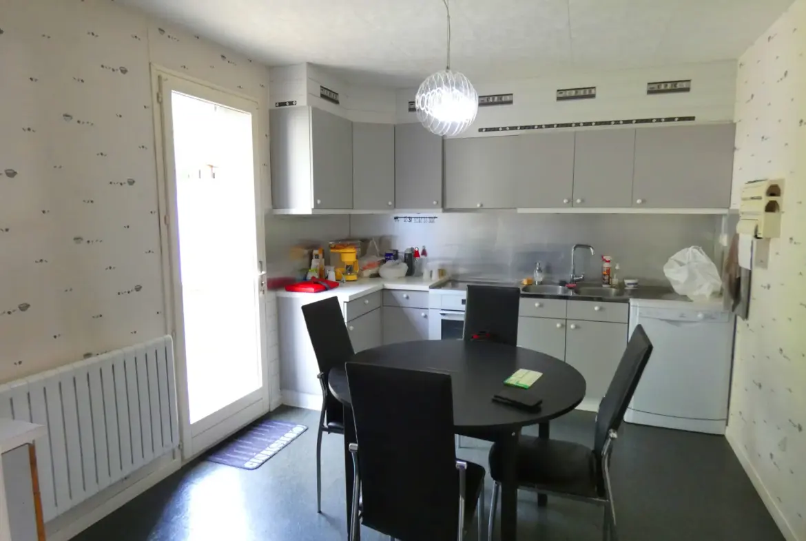 Belle maison à vendre à Arpajon sur Cère avec 3 chambres 