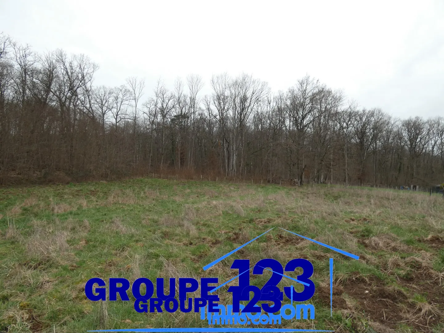 Terrain constructible de 2247 m² à Appoigny 