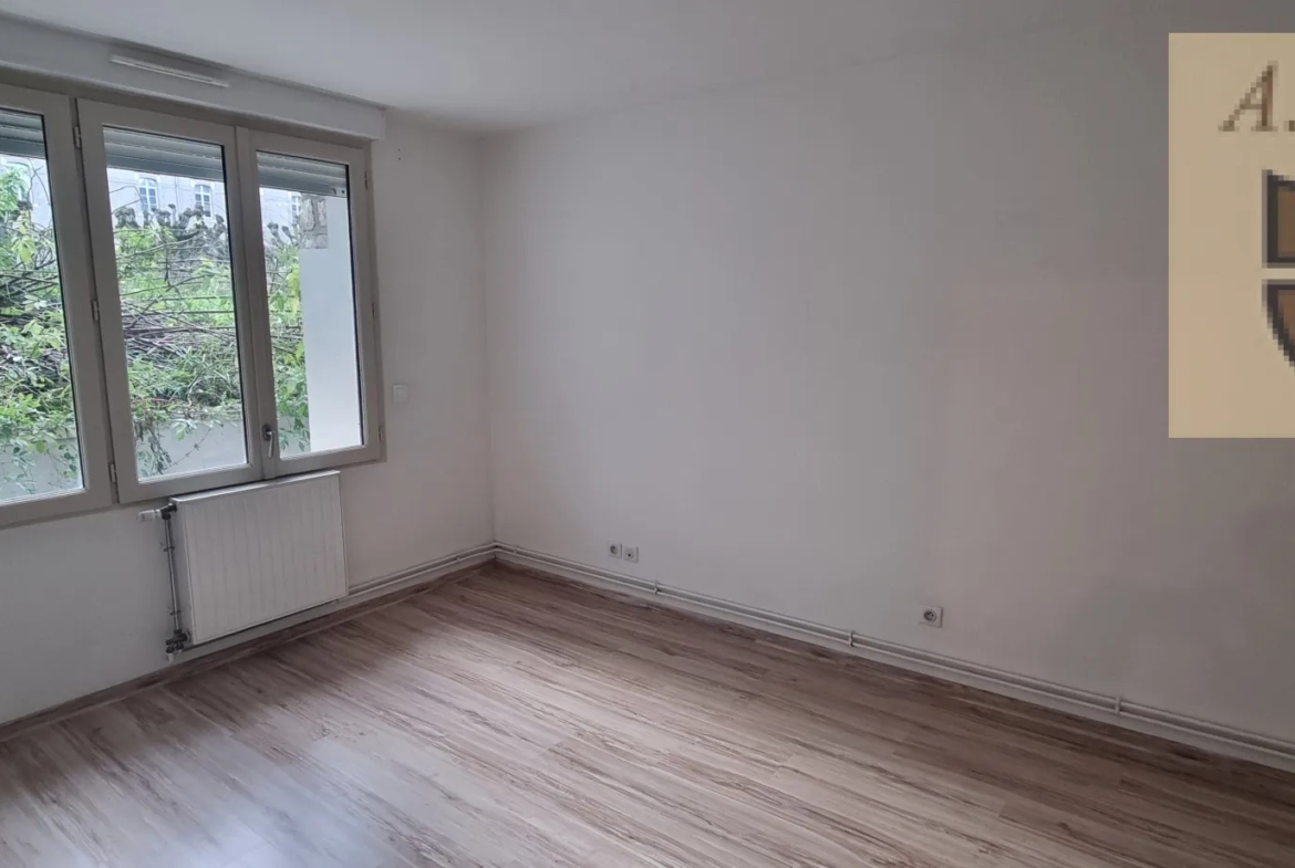 Appartement atypique T3 de 90.86 m² dans le quartier Saint Marc à Orléans 