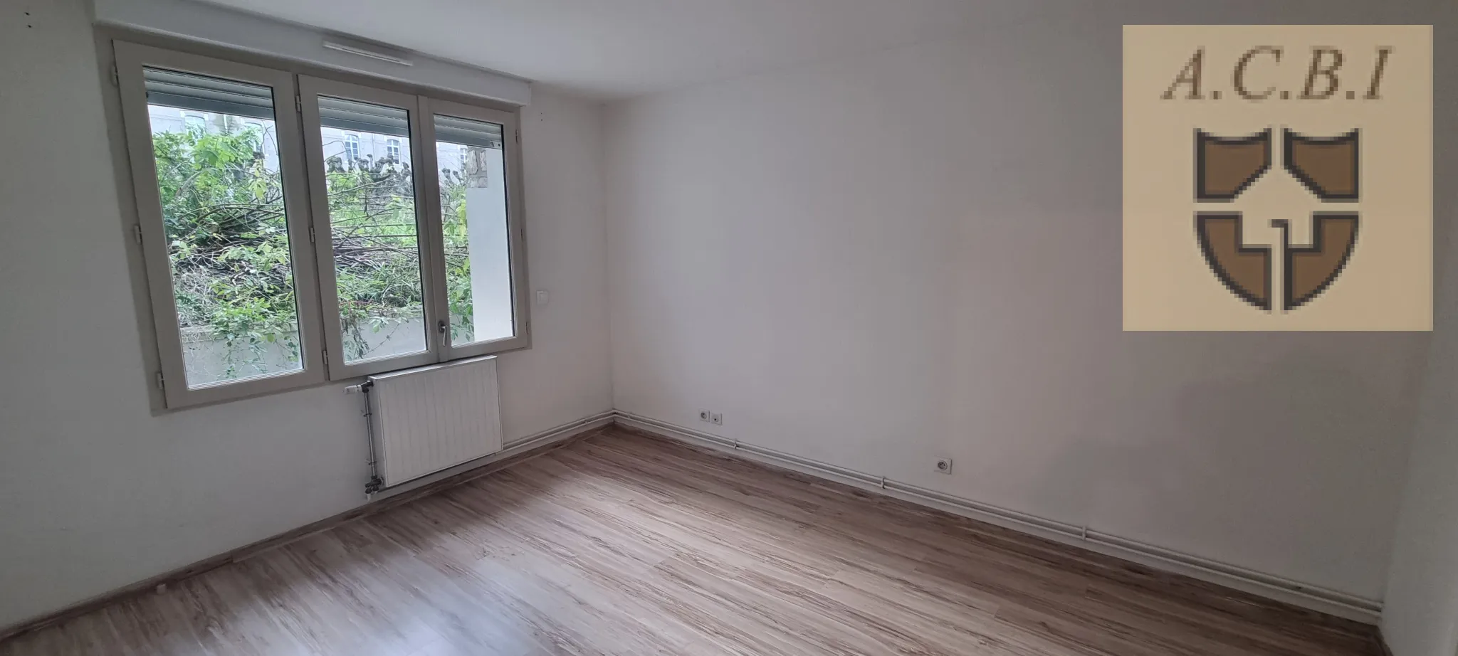 Appartement atypique T3 de 90.86 m² dans le quartier Saint Marc à Orléans 