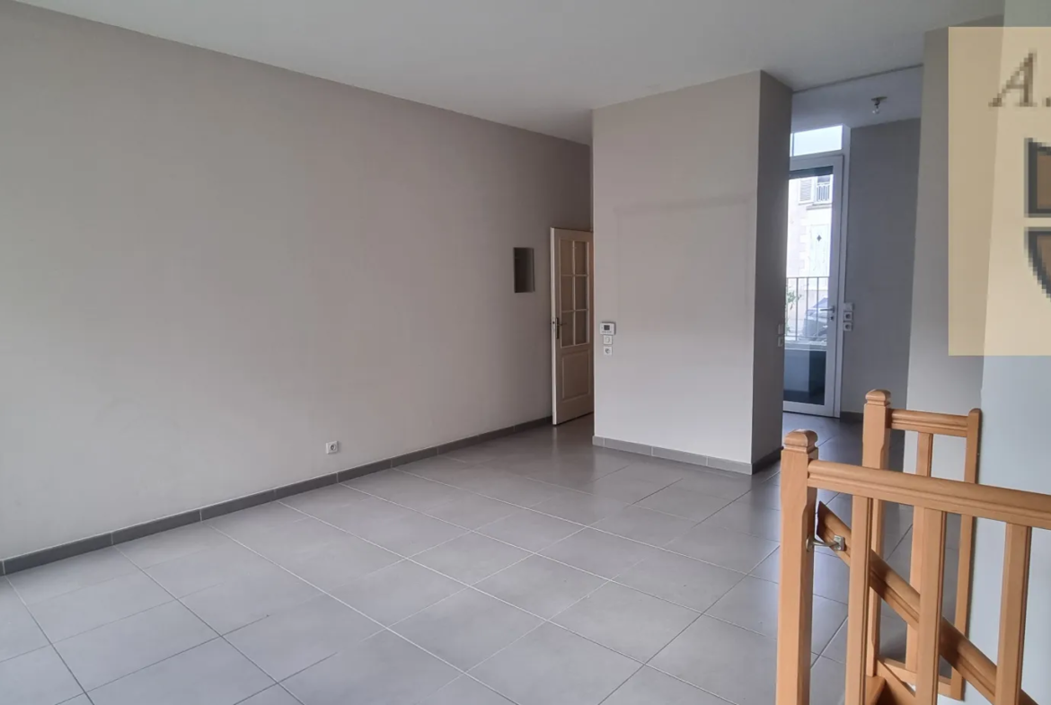 Appartement atypique T3 de 90.86 m² dans le quartier Saint Marc à Orléans 