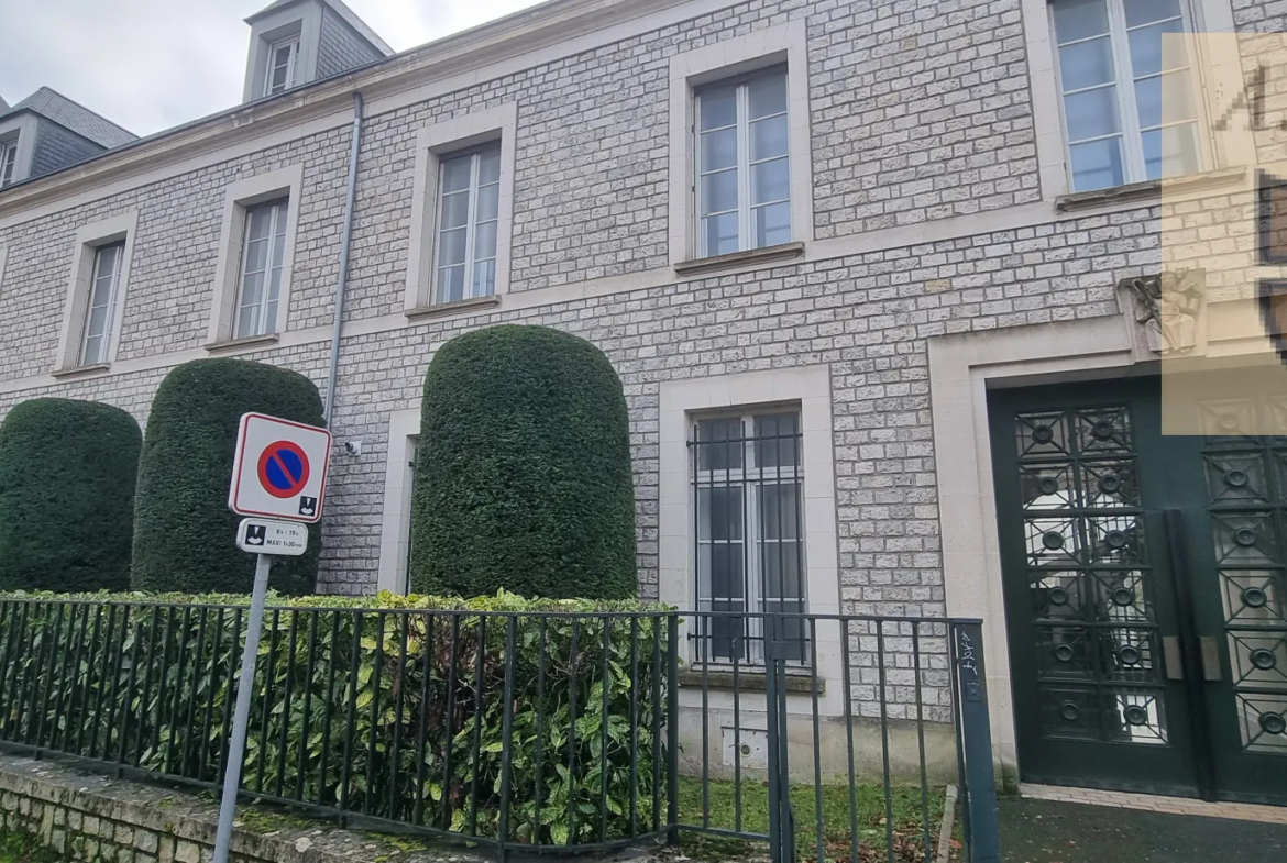 Appartement atypique T3 de 90.86 m² dans le quartier Saint Marc à Orléans 