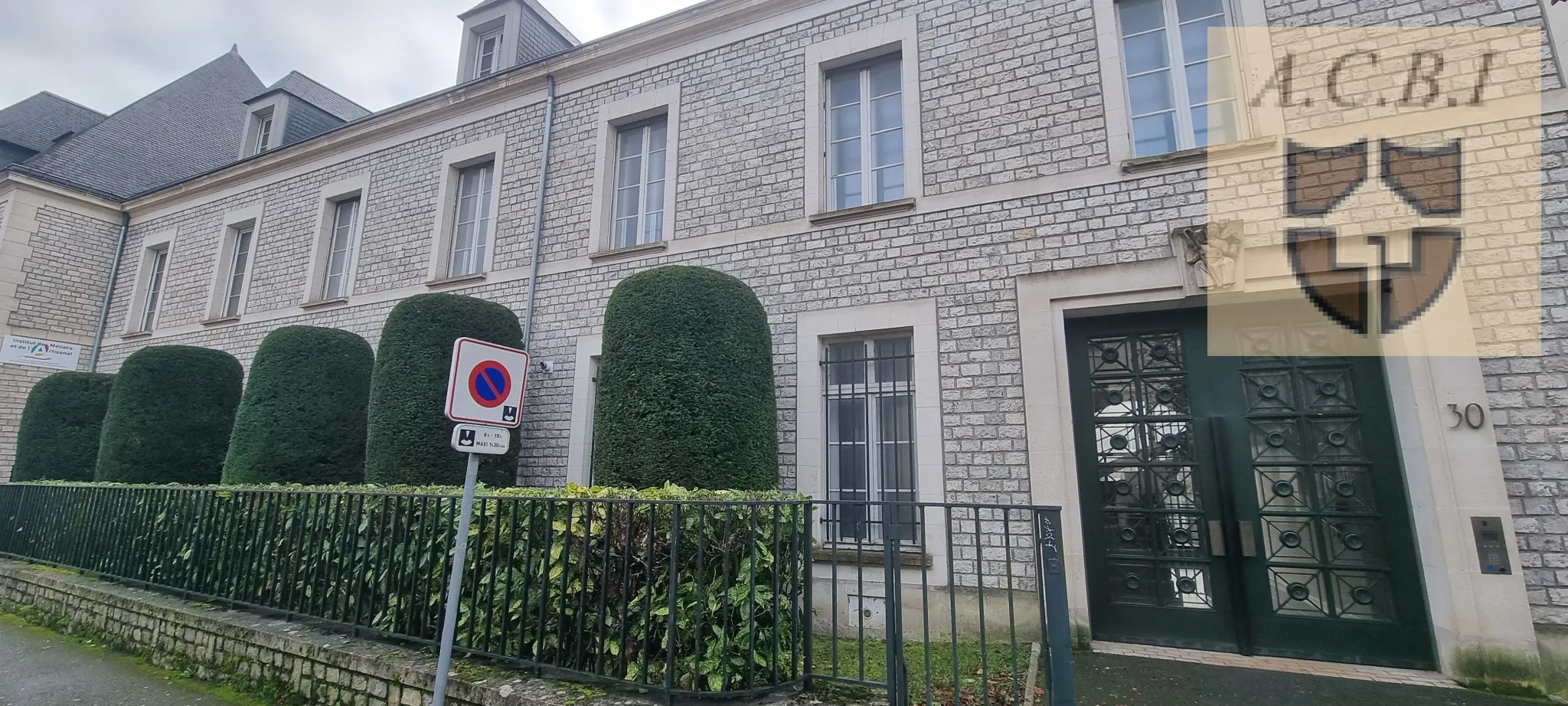 Appartement atypique T3 de 90.86 m² dans le quartier Saint Marc à Orléans 