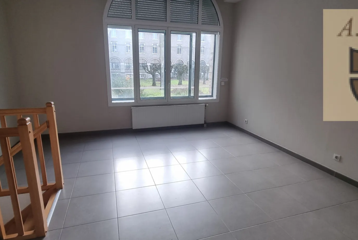 Appartement atypique T3 de 90.86 m² dans le quartier Saint Marc à Orléans 