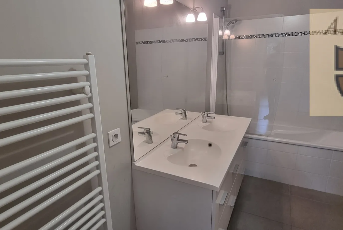 Appartement atypique T3 de 90.86 m² dans le quartier Saint Marc à Orléans 