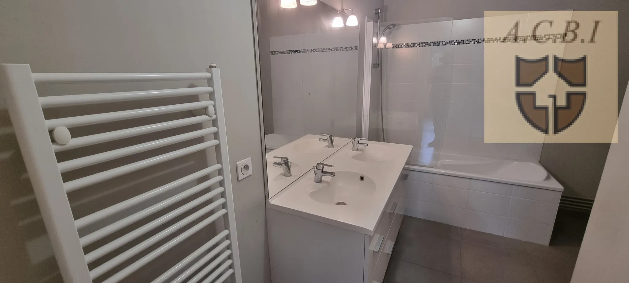 Appartement atypique T3 de 90.86 m² dans le quartier Saint Marc à Orléans 