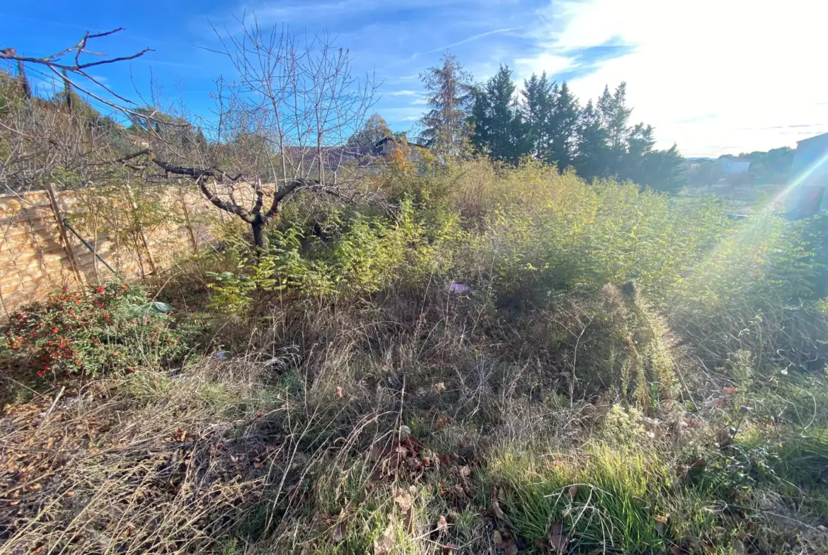 Terrain constructible à vendre sur La Motte d'Aigues - 877 m2 