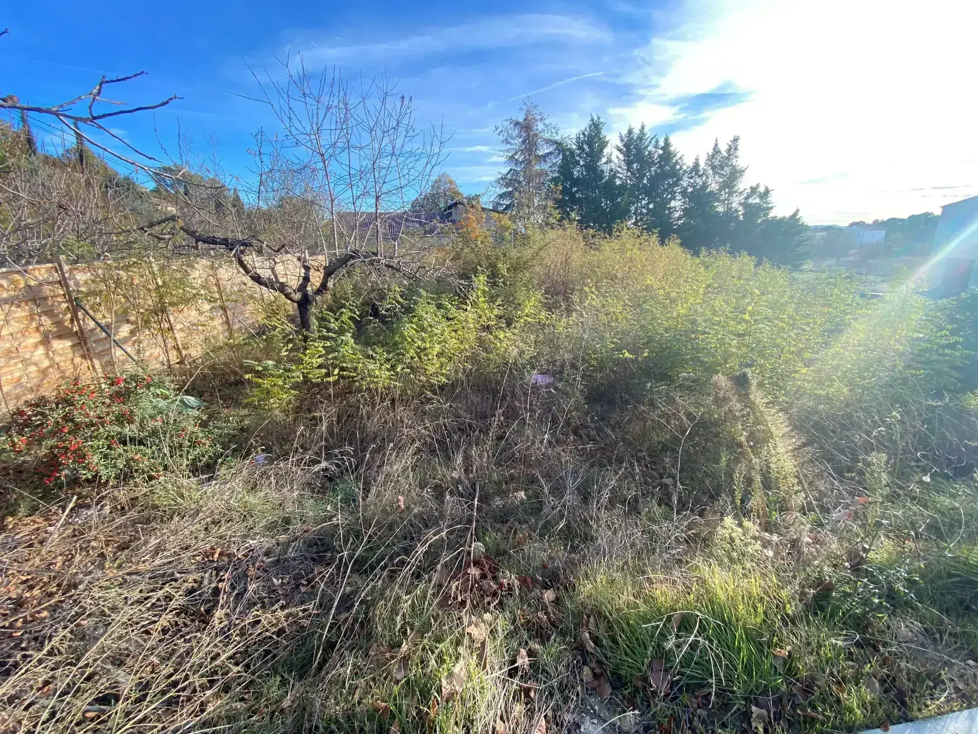 Terrain constructible à vendre sur La Motte d'Aigues - 877 m2 