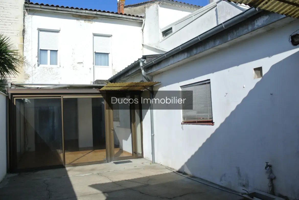 Maison spacieuse à vendre à Marmande avec cour extérieure 