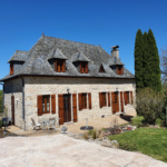 Maison de caractère avec piscine en Xaintrie