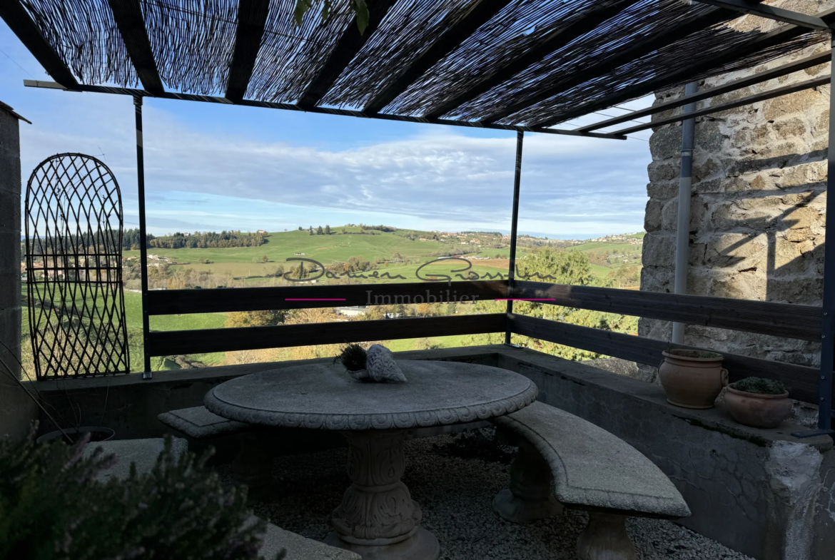 Maison en pierre avec terrain à Amplepuis 