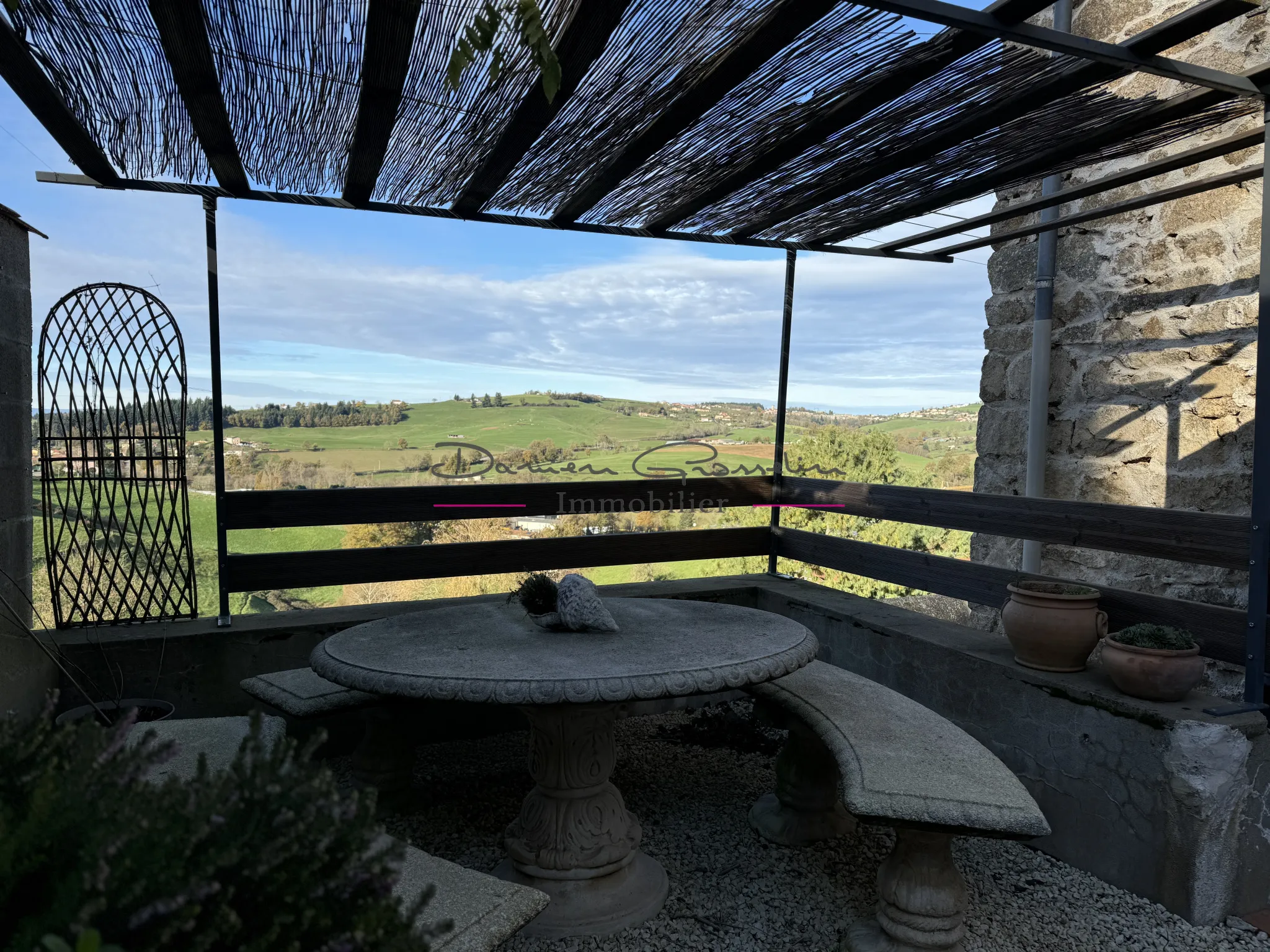 Maison en pierre avec terrain à Amplepuis 