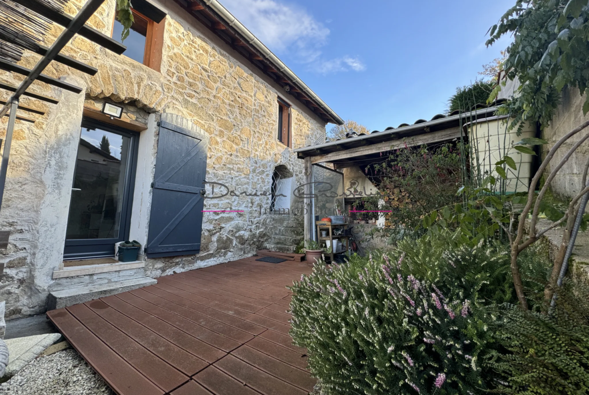 Maison en pierre avec terrain à Amplepuis 