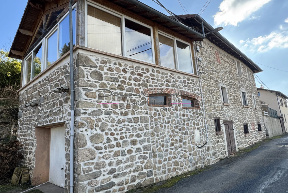 Maison en pierre avec terrain à Amplepuis 