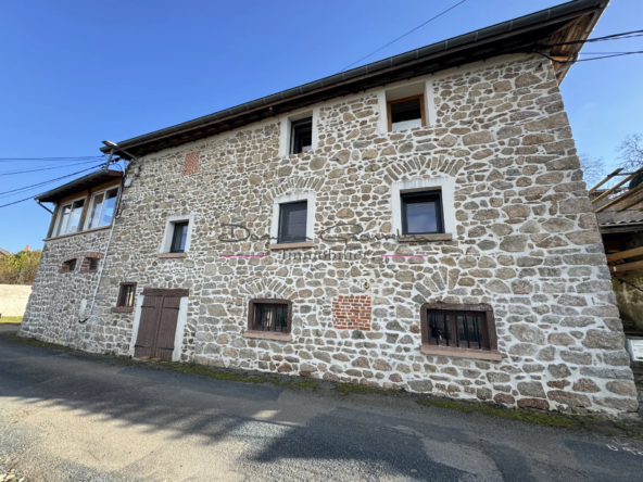 Maison en pierre avec terrain à Amplepuis