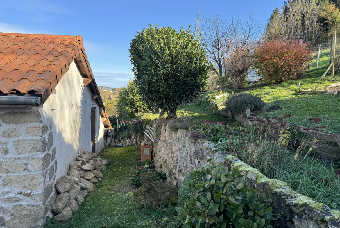 Maison en pierre avec terrain à Amplepuis 