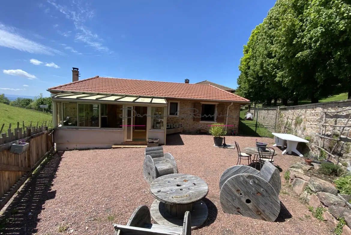 Maison en pierre de 92 m² à Thizy-les-Bourgs avec 3100 m² de terrain 