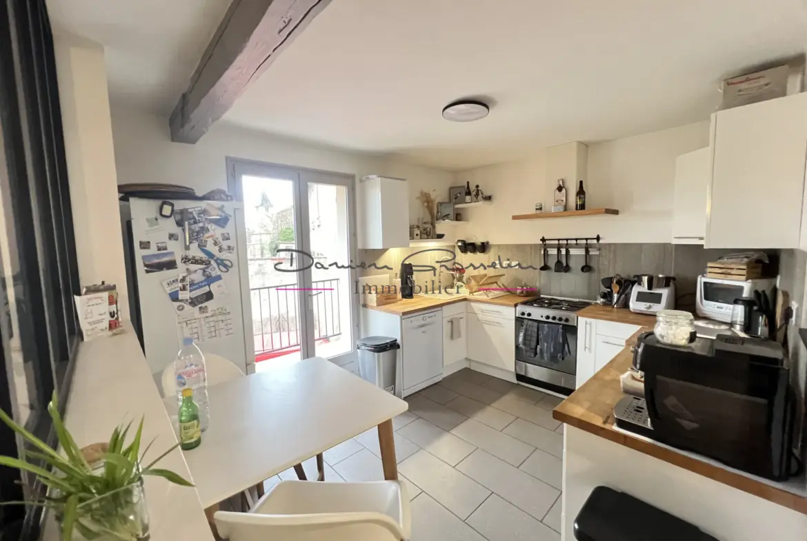 Maison en pierre de 92 m² à Thizy-les-Bourgs avec 3100 m² de terrain 