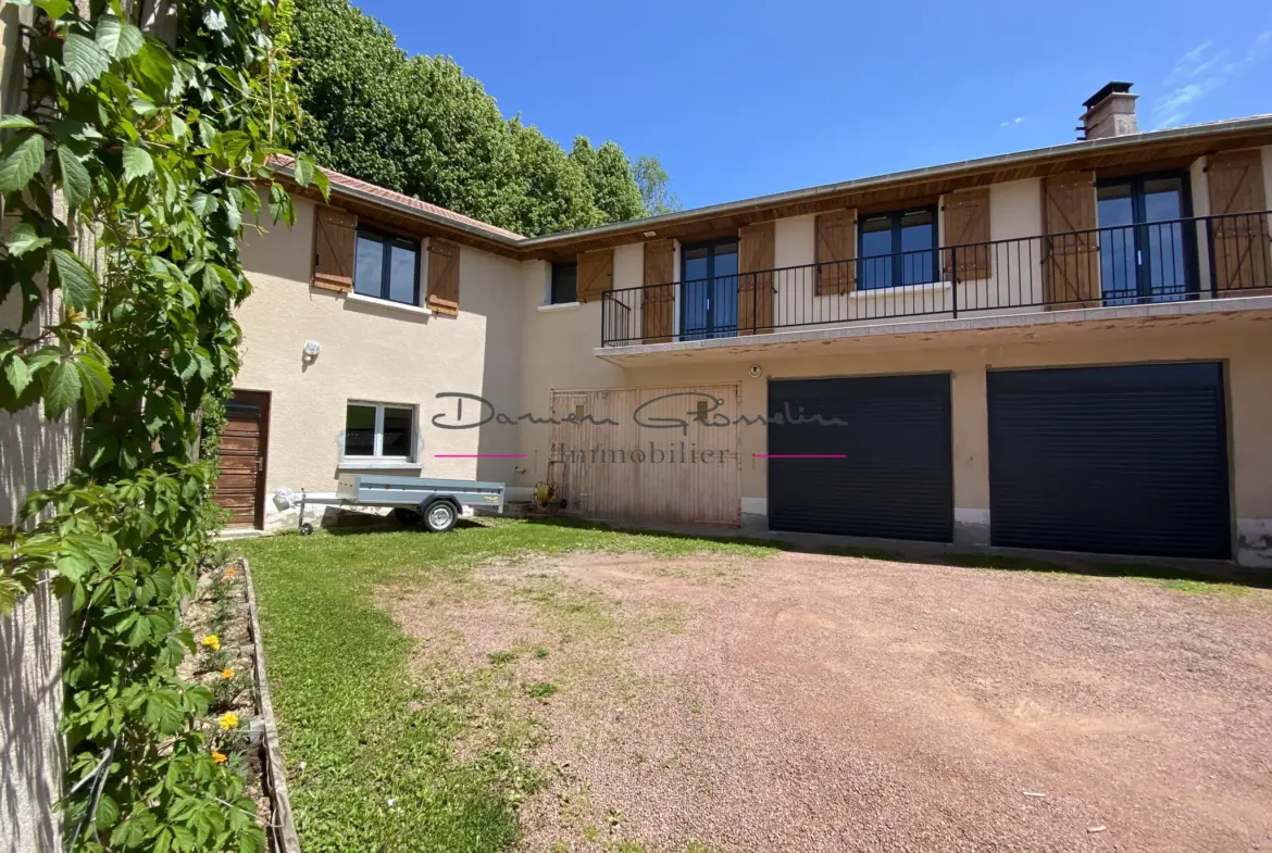 Maison en pierre de 92 m² à Thizy-les-Bourgs avec 3100 m² de terrain 