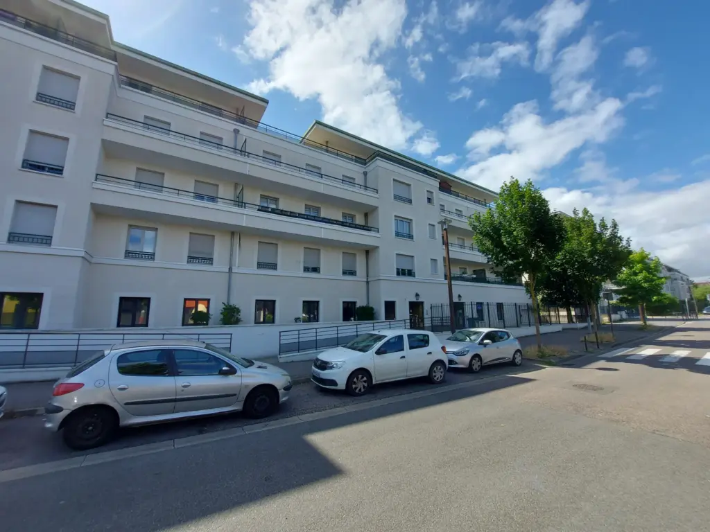 Appartement à vendre à Mantes-la-Jolie - 3 pièces avec balcons et parking