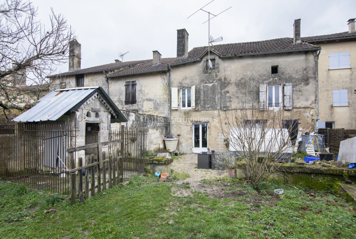 Maison de Ville avec Grand Jardin à Mareuil 