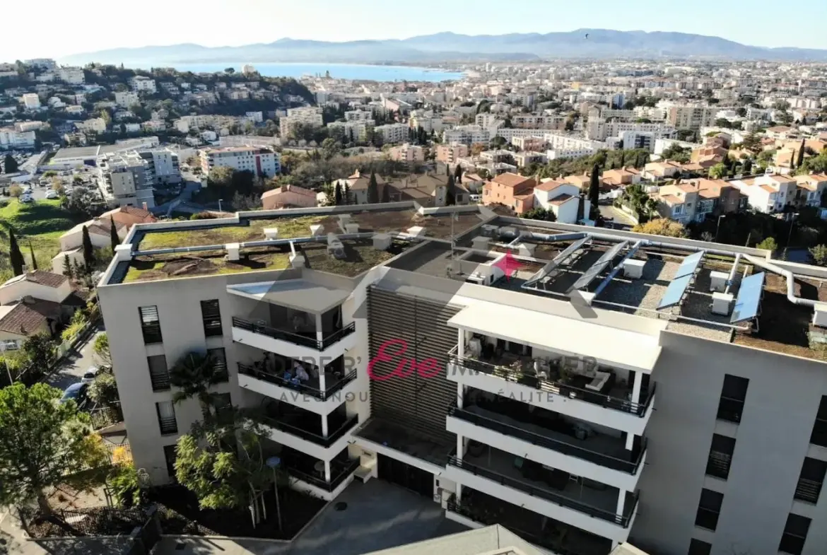 Superbe appartement à vendre à Saint-Raphaël avec piscine et balcon 