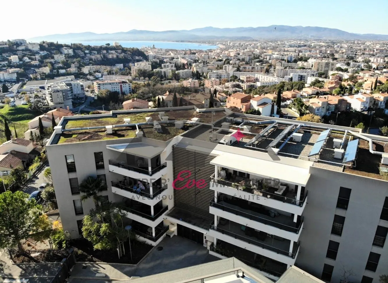 Superbe appartement à vendre à Saint-Raphaël avec piscine et balcon 