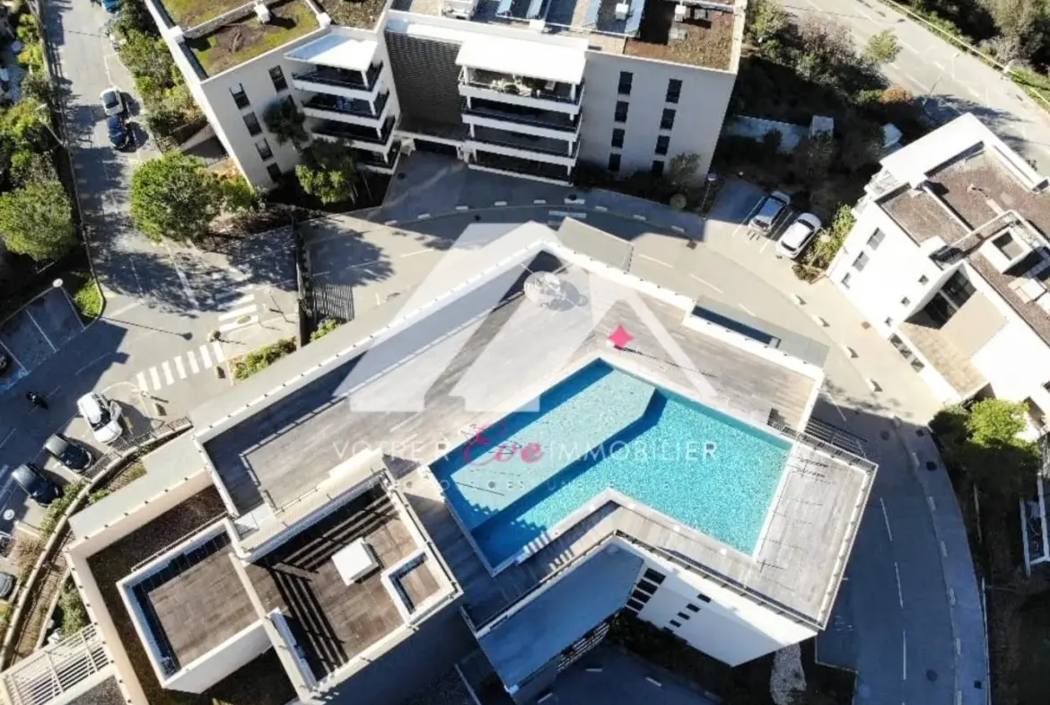 Superbe appartement à vendre à Saint-Raphaël avec piscine et balcon 