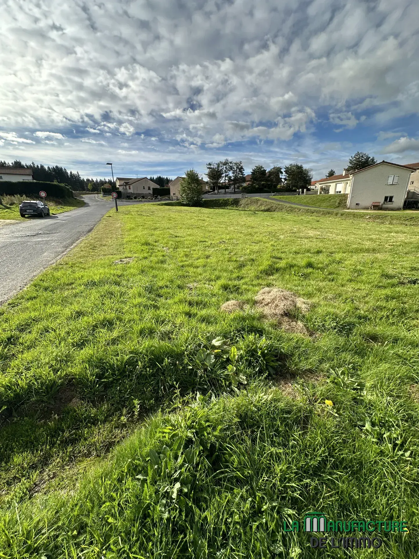 Terrain constructible de 1574 m² à Montfaucon-en-Velay 