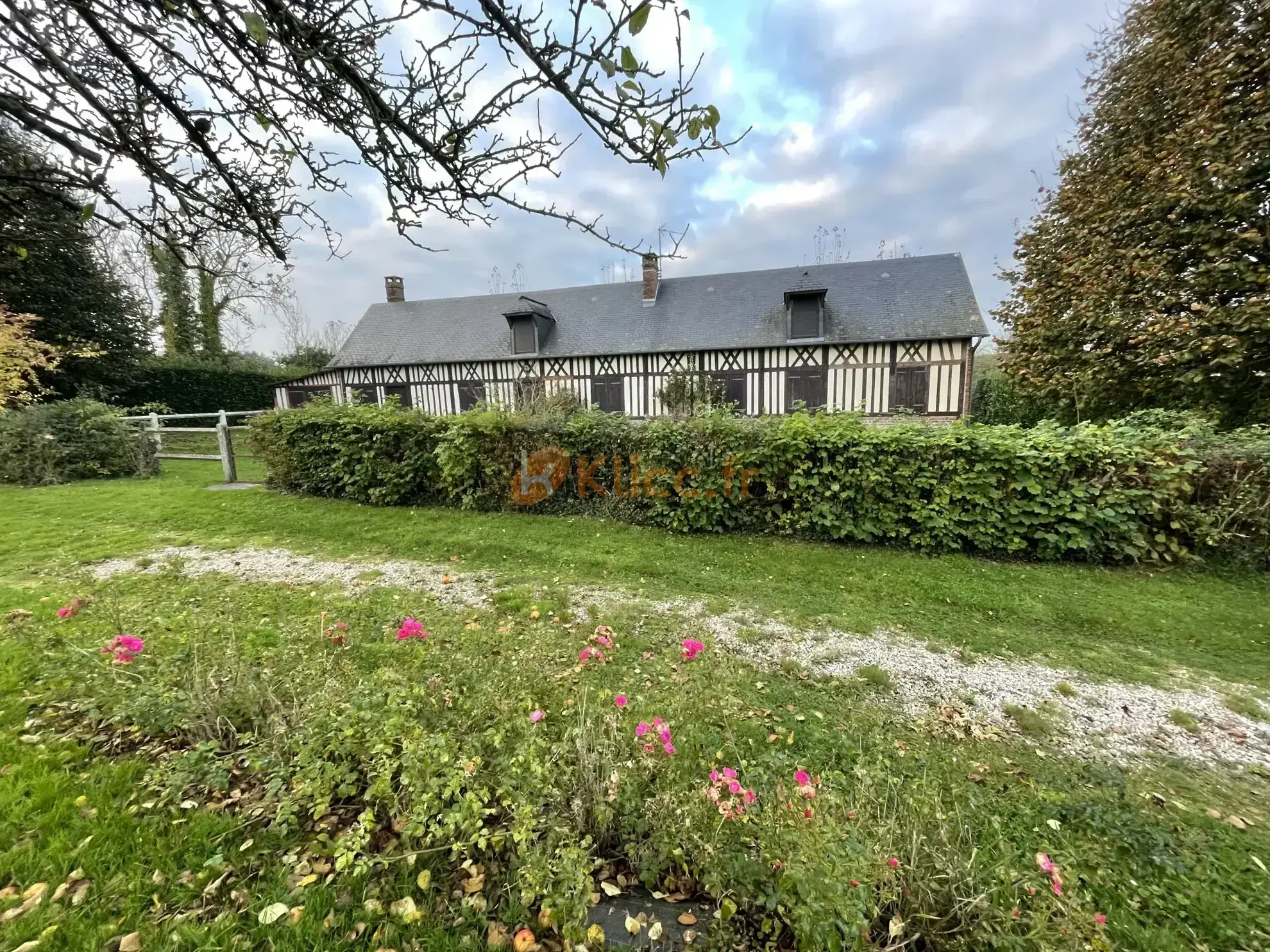 Longère rénovée 6 chambres avec jardin et garage à Luneray 