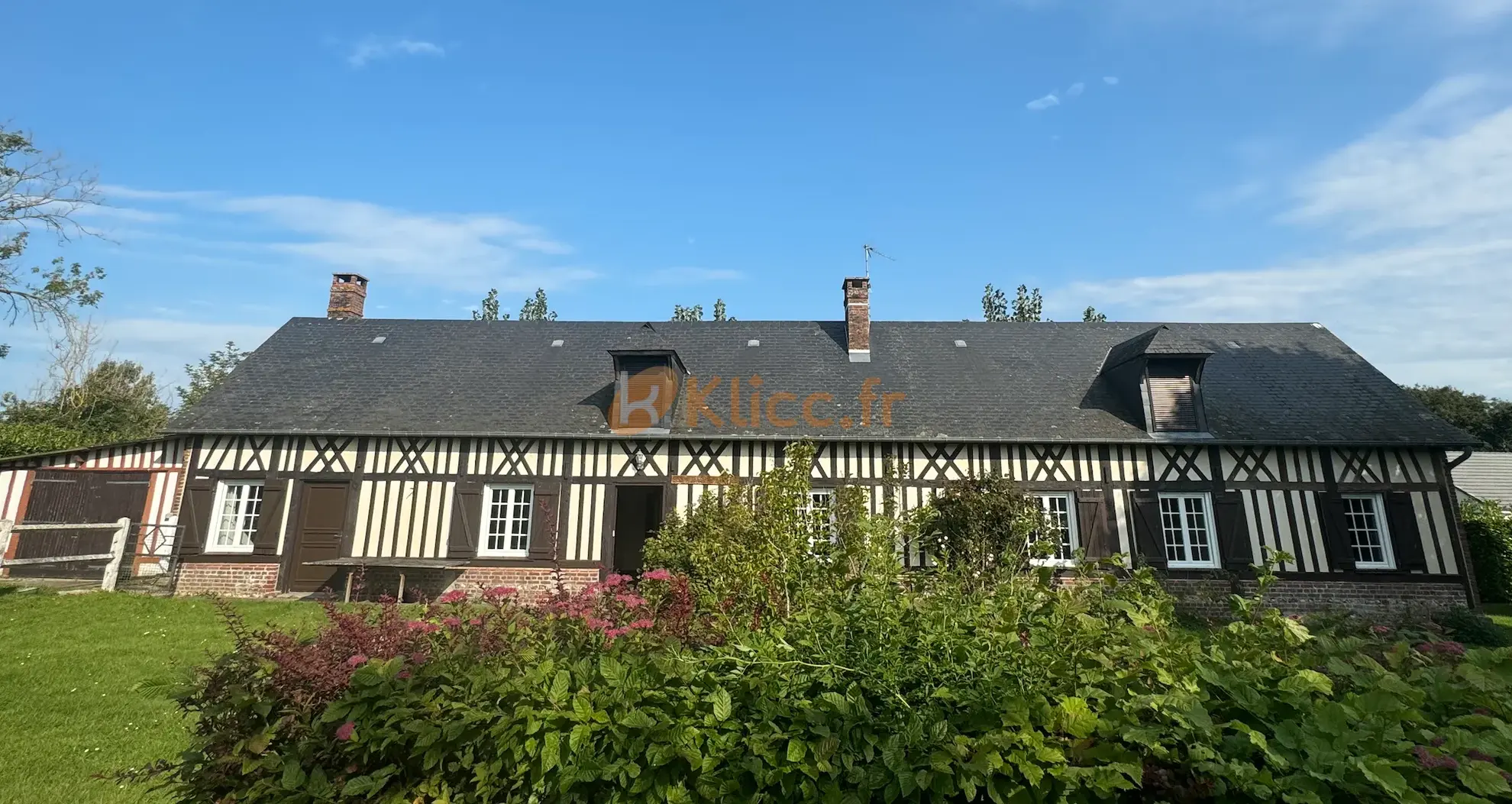 Longère rénovée 6 chambres avec jardin et garage à Luneray 