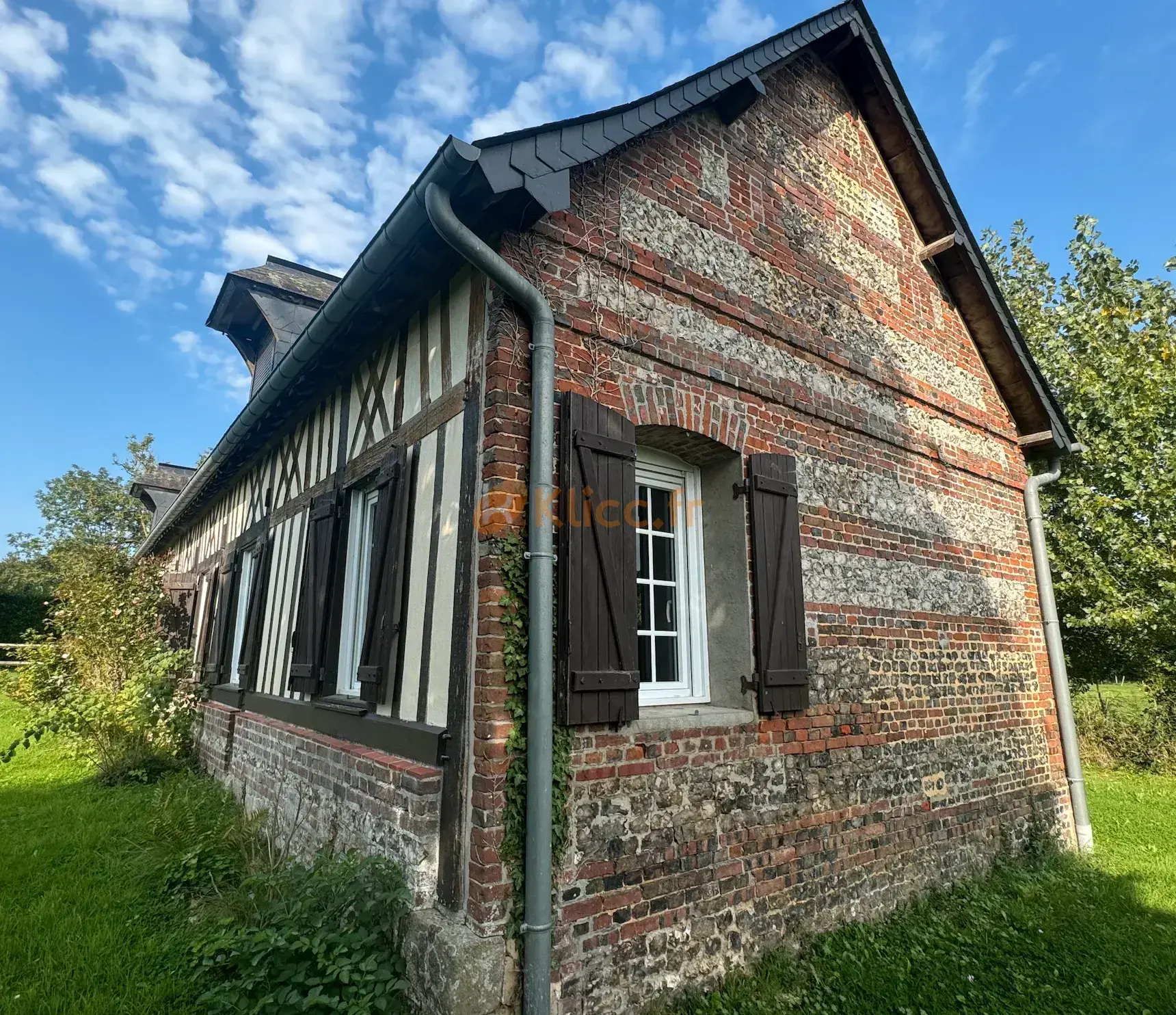 Longère rénovée 6 chambres avec jardin et garage à Luneray 