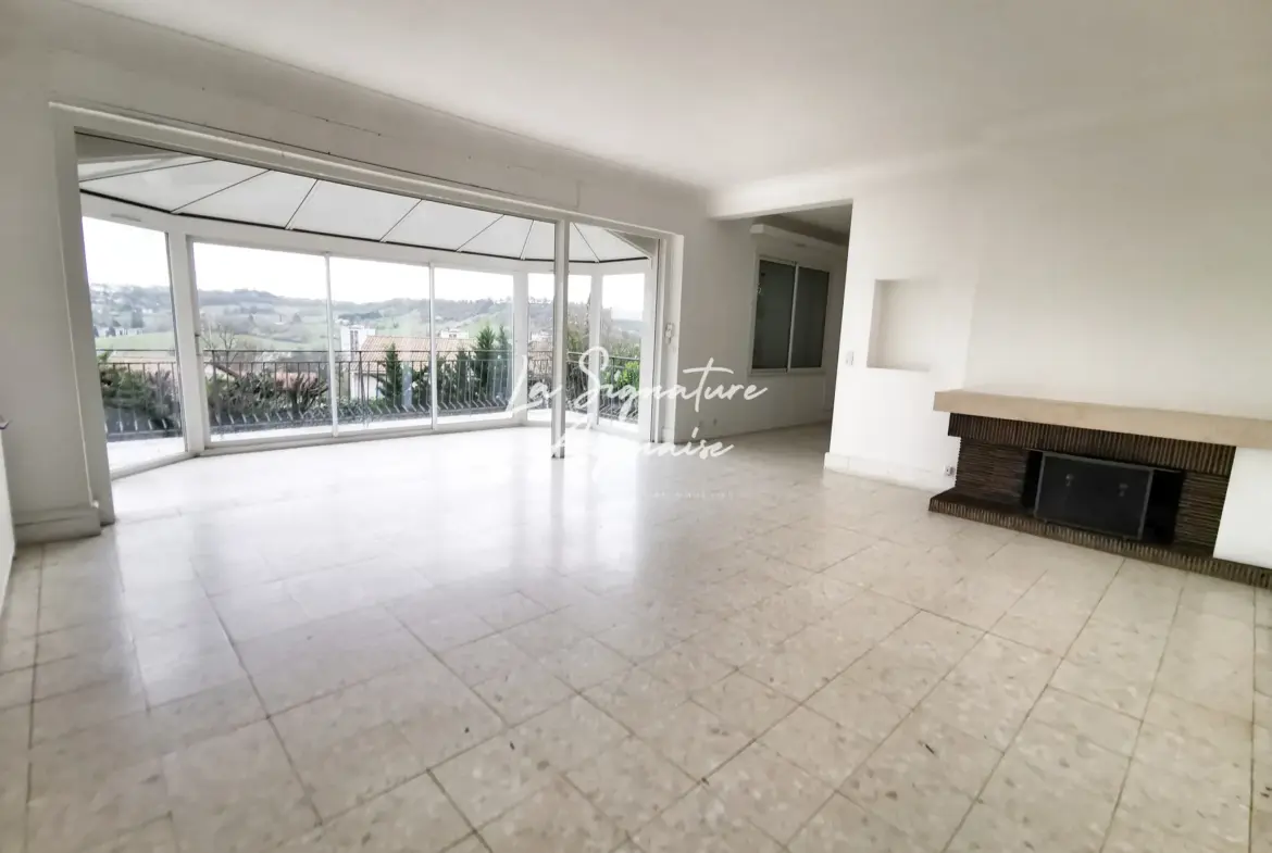 Maison familiale de 10 pièces à vendre avec vue panoramique à Agen 