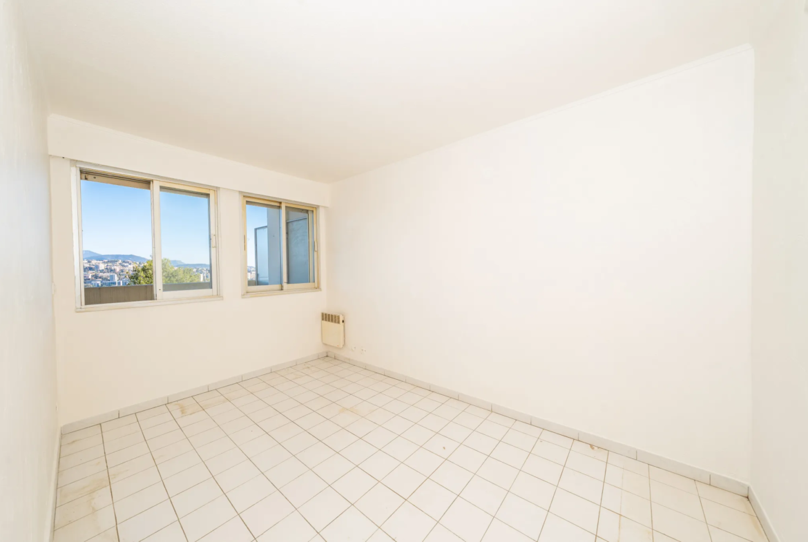 Appartement avec vue mer à vendre à St Laurent du Var 