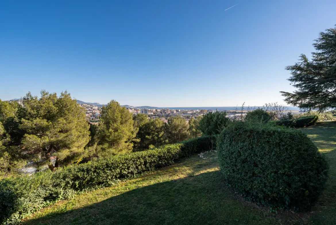 Appartement avec vue mer à vendre à St Laurent du Var 