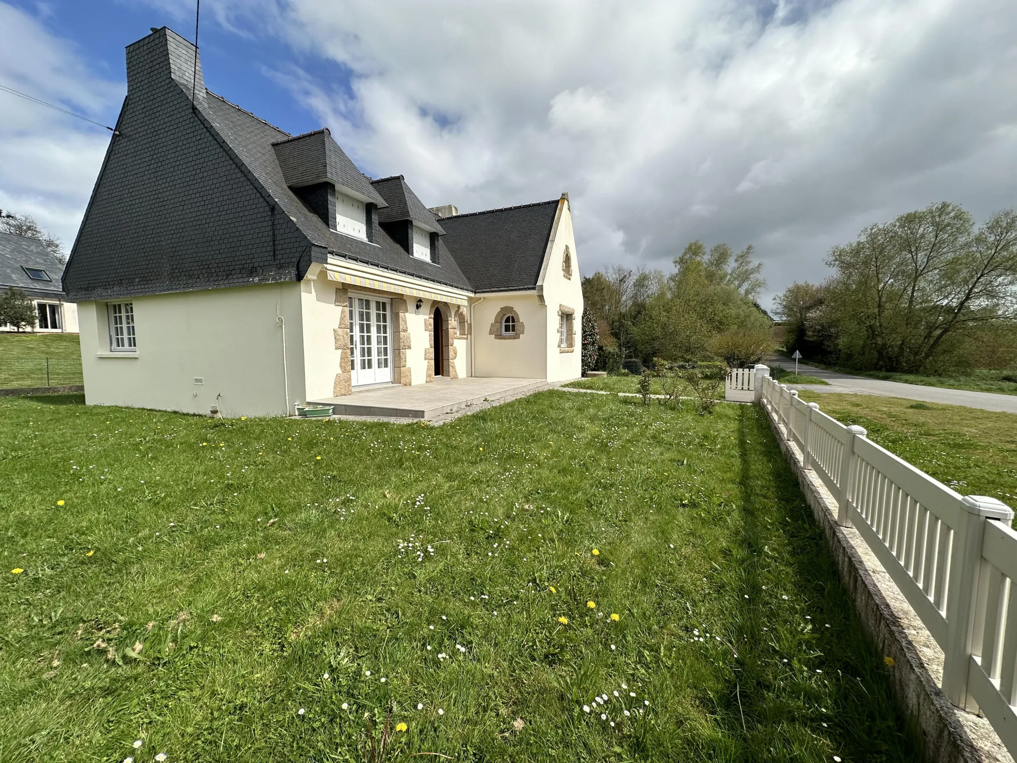 maison néo-Bretonne à Baud avec jardin et sous-sol 