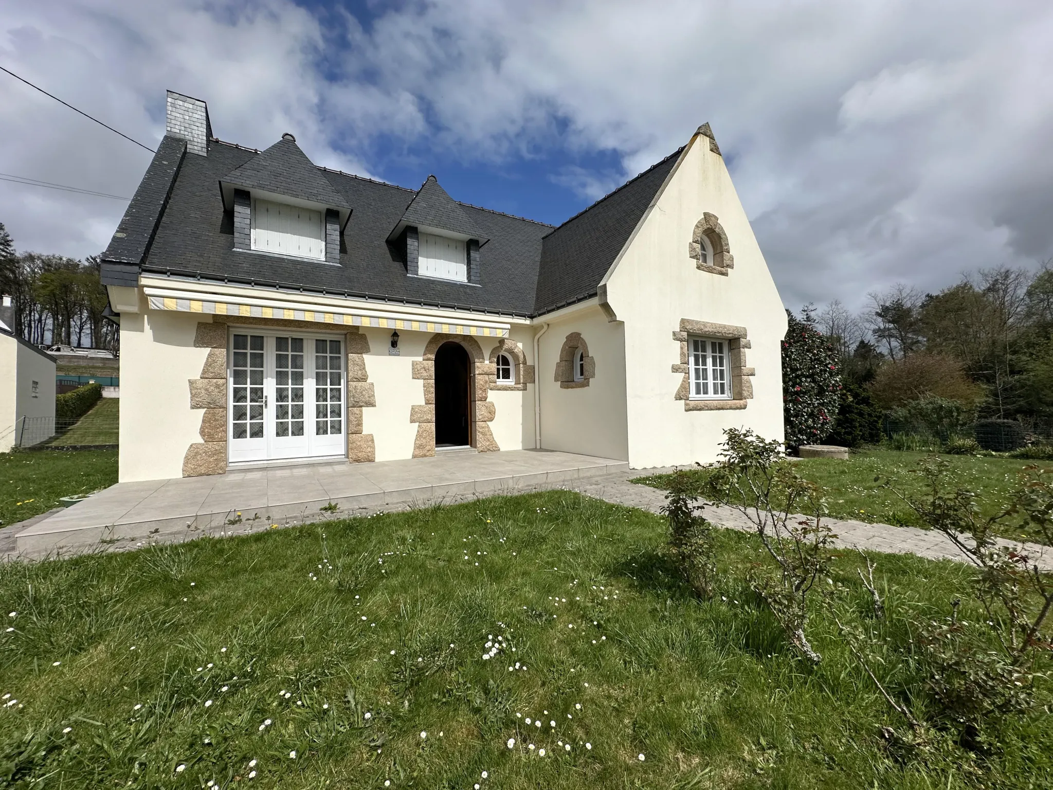 maison néo-Bretonne à Baud avec jardin et sous-sol 