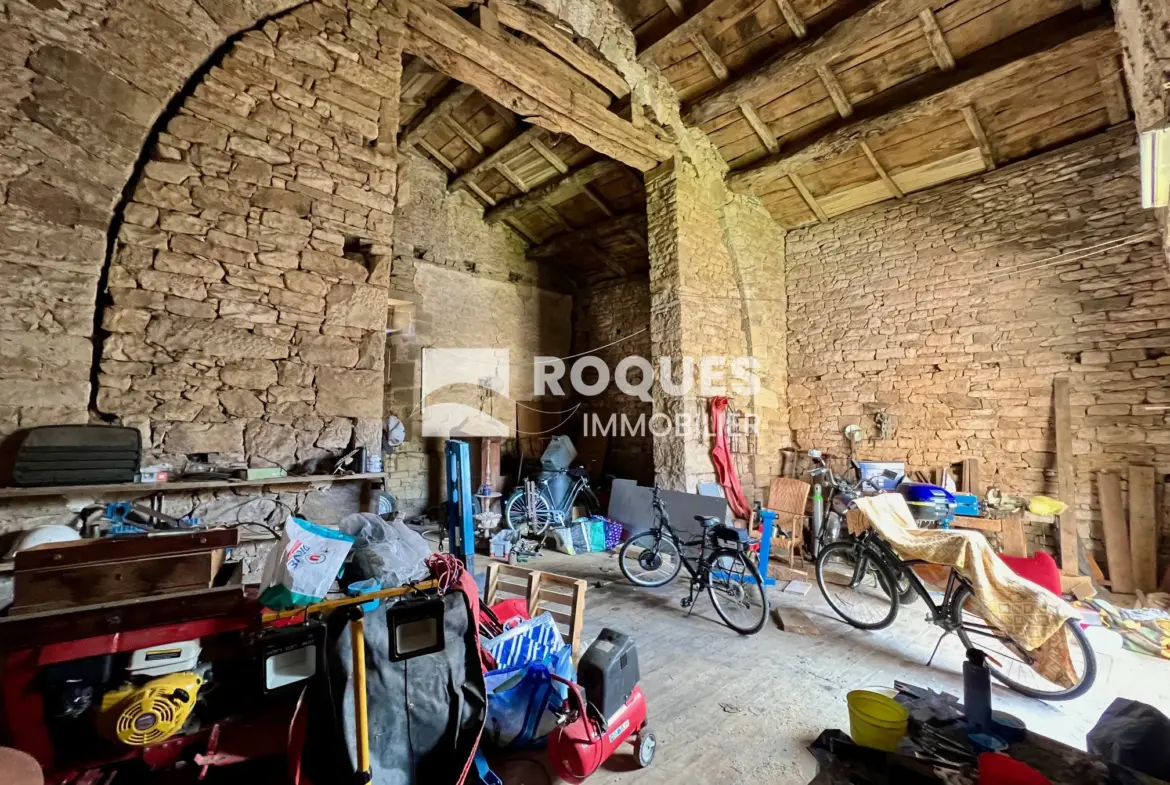 Château historique à vendre à Martrin - Commanderie hospitalière du XVème siècle 