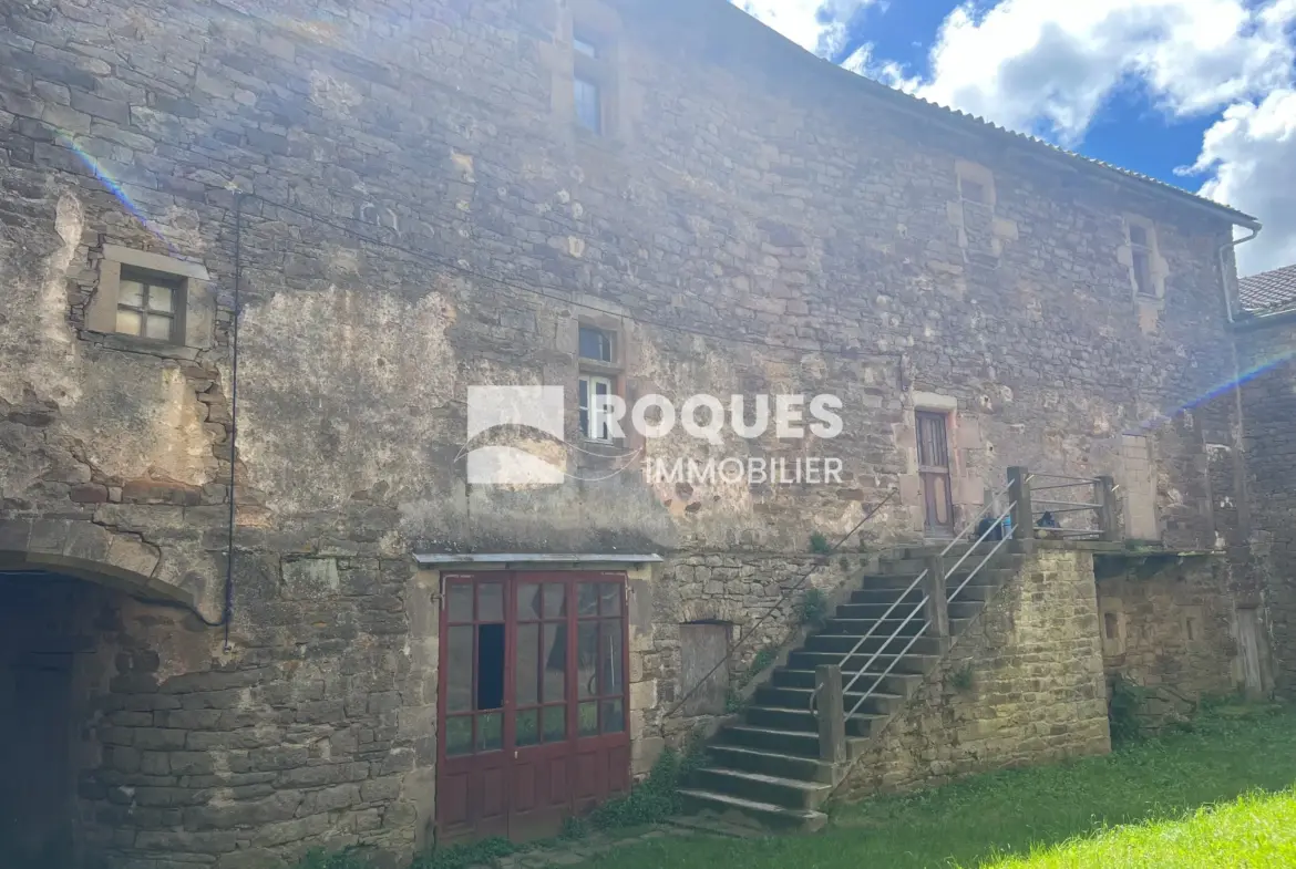 Château historique à vendre à Martrin - Commanderie hospitalière du XVème siècle 